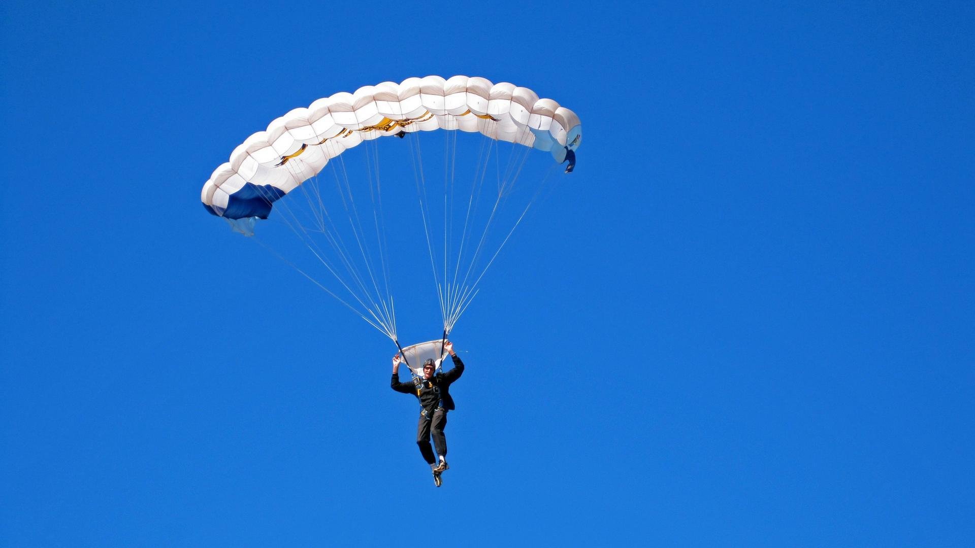 钢铁防线 vs 魔术脚法！巴黎锁死马里祭出教科书防守，萨卡却让对手陷入无解困境